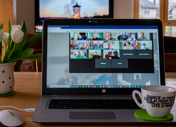 Participación en coloquios y mesas de diálogo 